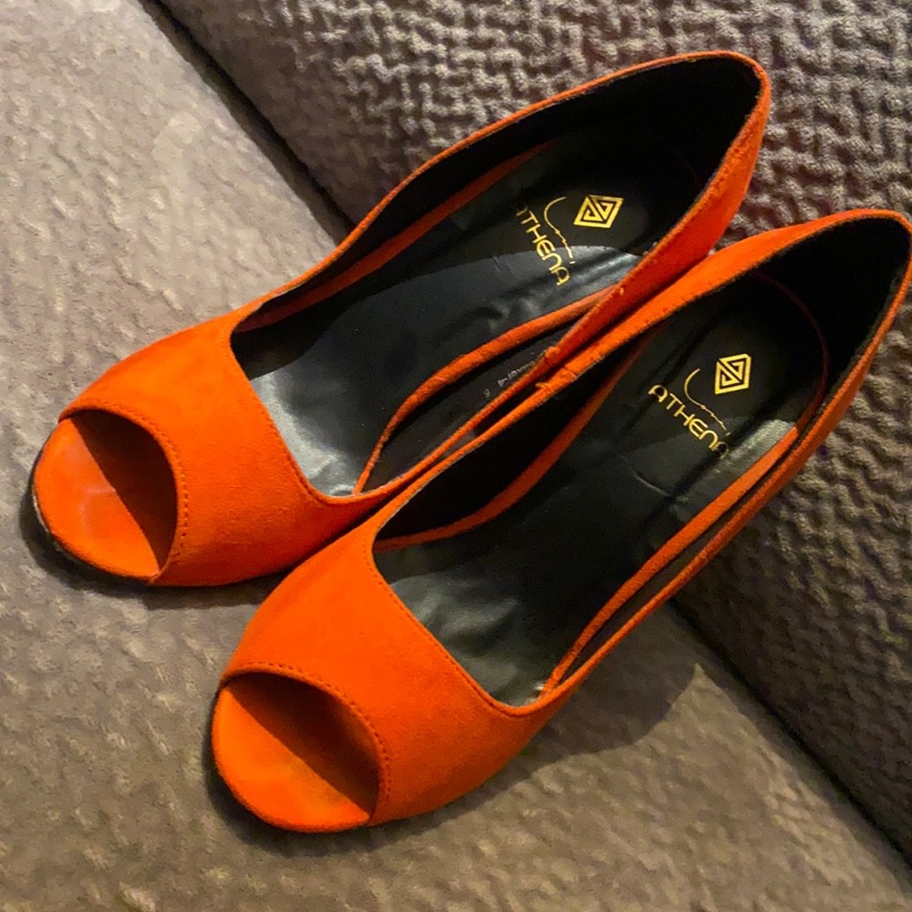 Orange peep toe pumps